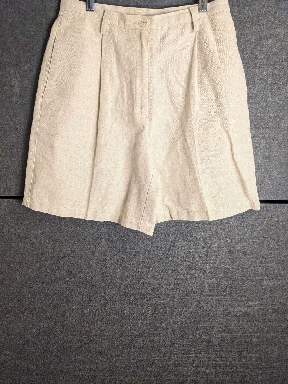 Liz Claiborne Cream High-Waist Pleated Linen-Blend Shorts